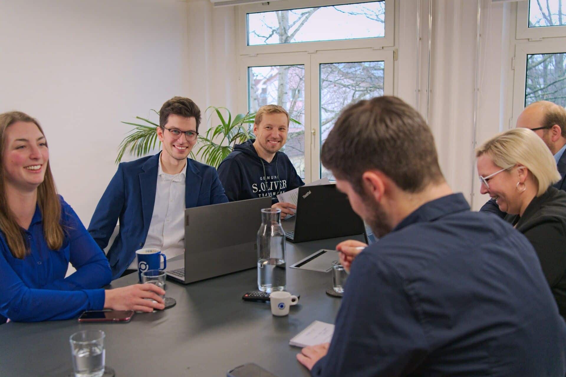 Prodato Meeting Sechs Personen Klare Sicht scaled